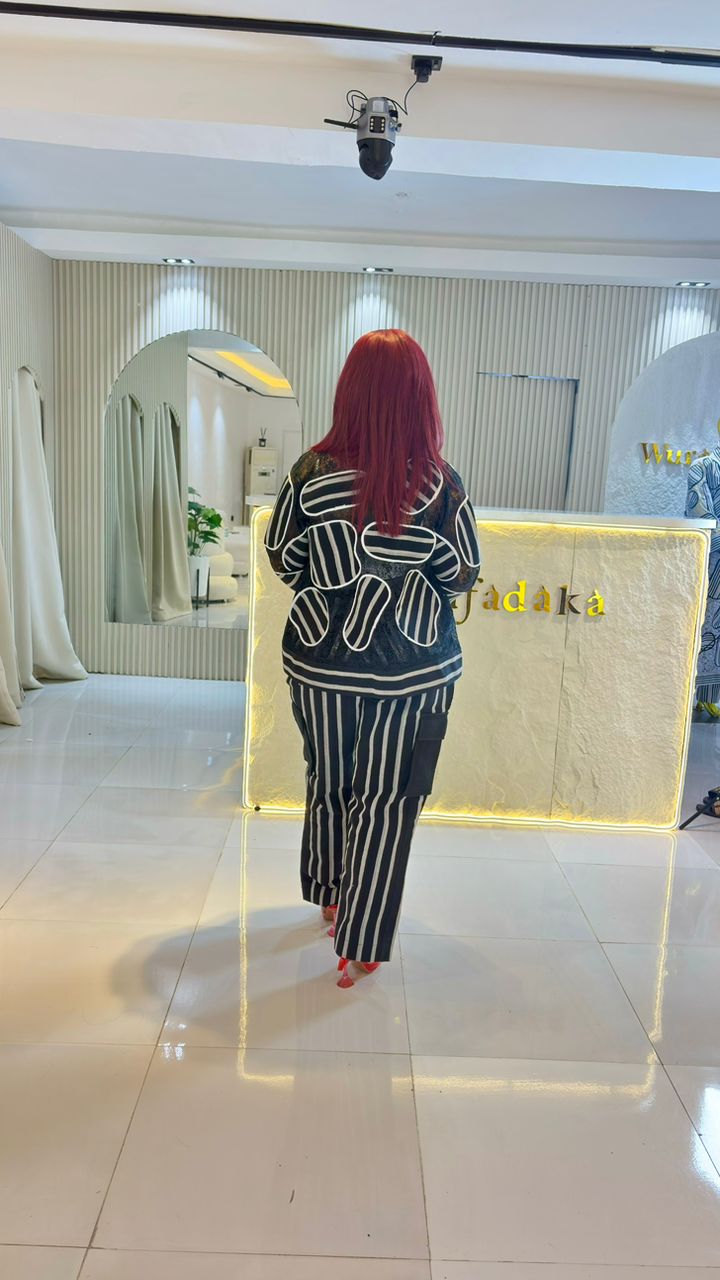 The TEMI URBAN ASO-OKE OUTFIT - Black