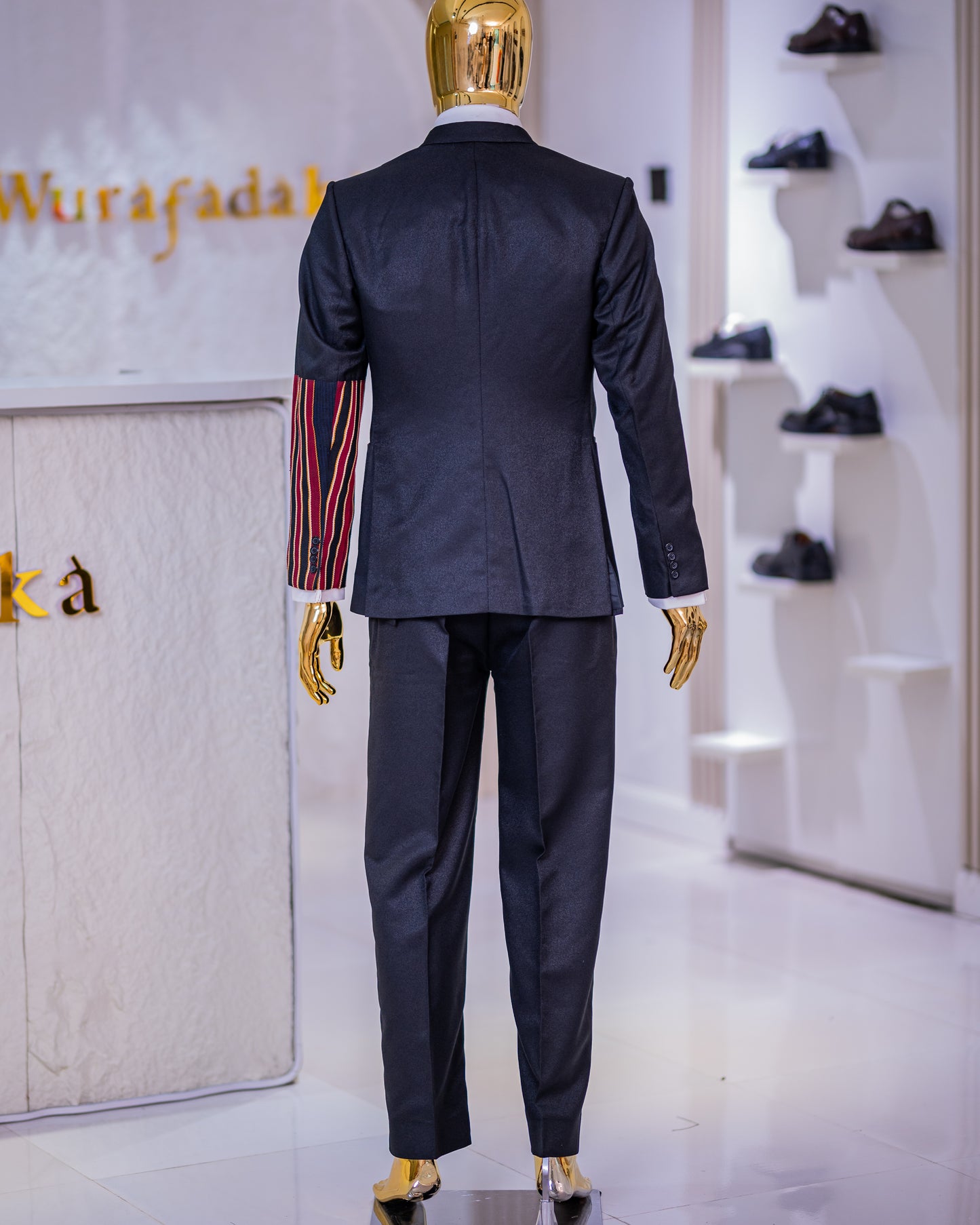 The Akinwole Deluxe Suit (black)